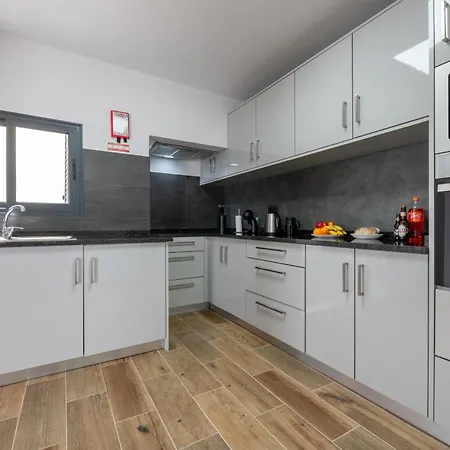 Semesterbostad Carmelita House 1 *